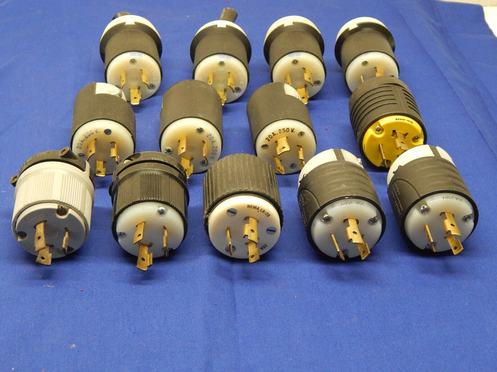 Locking Connector Plugs Twist Lock 20A 250V, Lot of 25 Locking Connector Plugs Twist Lock 20A 250V, Lot of 25